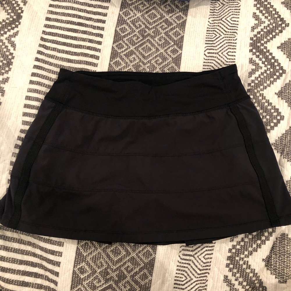 Never worn lulu lemon tennis skirt size 4